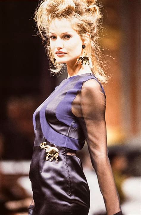 abiti gianni versace anni 80|Moda inverno 2021: le modelle iconiche di Gianni .